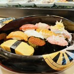 Sushi Shuu - ランチ握り(9貫)、サラダ、小鉢、味噌汁