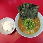 武蔵家 - 朝ラーメン並500円＋半ライス