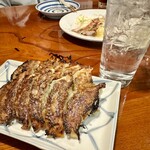 庄家 - 餃子(写真は2人前)…1人前¥250円