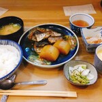 三田 山田屋 - ★★★★イワシの煮付け 1200円 甘い味付けで美味しいけどCP悪い！でも上品で優しい味付けで大根もよく染みてた！せめて900円なら毎日通うのに。