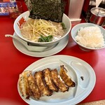 ラーメン山岡家 - 醤油ネギラーメン海苔増しの餃子セット。