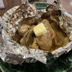 お料理とお酒 実りや - 大粒牡蠣と下仁田ネギバターホイル焼き　※牡蠣とバターの濃厚なコクをネギが吸ってトロトロ。美味すぎる。