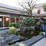 キッチンかわせみ - 建物西側のフリースペース