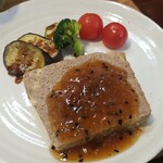 キッチン ブルー グローブ - 豚挽肉とチーズのテリーヌのアップ