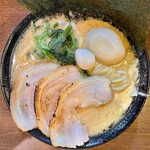 濃厚豚骨ラーメン 濱虎家 - 