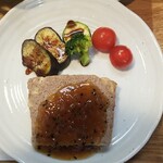 キッチン ブルー グローブ - 上から、茄子、ブロッコリー、ズッキーニ、トマトです