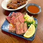 Motsuyakijimbee - 本日の刺身3種盛り1,280円 （牛ハツ、豚タン、豚レバー）