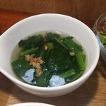 キッチン ブルー グローブ - ほうれん草スープのアップ