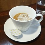 キッチン ブルー グローブ - ミルクを入れます