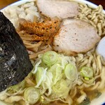 ケンちゃんラーメン - 七味唐辛子をかけて食べる先代の味わい！