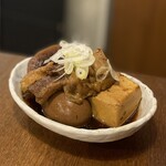 もつ焼き じんべえ - 牛スジもつ煮込み720円＋卵120円＋大根120円