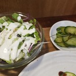 キッチン ブルー グローブ - サラダ、お新香のアップ