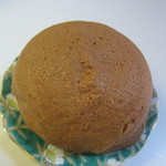 L'est - メイプルボーイ１５０円、メープルバターを包んだ生地にコーヒー味のビスキーユをかけて焼き上げてあるメープルシロップの香りのするパンです。
