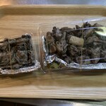 福鶏 - 左：ハラミ（小）５００円　右：モモ９７０円