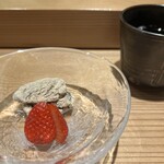 肉割烹 上 - 本わらび餅、いちご