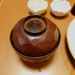 Usaku - 蓋が嬉しいお味噌汁。