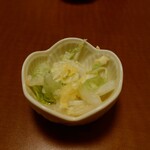 卯作 - 箸休めのお漬物は白菜。