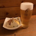Tachinomi Chitose - お通し・冷奴(400円)＆生ビール・グラス(110円)