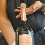 アニエルドール - ドゥ-ツ　ウィリアムキュベ　ロゼ2000年　ドゥ-ツの誇る最高峰のロゼ　シャンパン。75パ-セントのピノノワールと25パｰセントのシャルドネの配合。葡萄はすべてグランクリュの畑