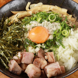 Many repeat customers! Zan and dried Aburasoba (Oiled Ramen Noodles). Additional toppings are also recommended.