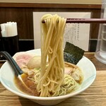 Chuuka Soba Nika - 「特製醤油蕎麦」の麺
                        2024年1月18日