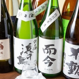 还有日本酒无限畅饮◎全国各地的当地酒与海鲜菜肴的组合