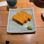 久庵 - 板わさ　雲丹蒲鉾　安曇野の契約農家から特別仕入れしている本山葵でいただきます　本山葵の香り、雲丹蒲鉾の旨味、酒が進みます