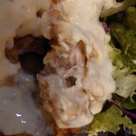 キッチン REST - このごついサイズのチキンが合計7個入り。
      僕はジューシーなモモ肉をオーダー。
      モモ肉かムネ肉かは選べる。
      
      大変満足でした。
      コスパが高いチキン南蛮だった。