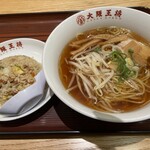 Oosaka Oushou - ハーフ炒飯、醤油ラーメンセット