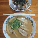 231655844 - 中華そば(肉入り・小)、チャーシュー丼セット