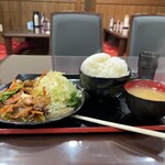 みずほの食堂 - ご飯と味噌汁はセルフ盛り