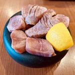 焼肉大衆酒場 真 肉焼屋 - 