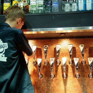 トゥー・ドッグス・タップルーム_1