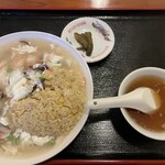 中華料理 王道楼 - 海鮮あんかけチャーハン