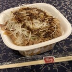 すき家 - 「黒だれ白髪ねぎ牛丼(並)」(税込580円)