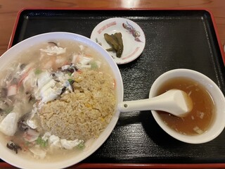 中華料理 王道楼 - 海鮮あんかけチャーハン