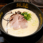 Hakata Fuuryuu - 美味しそうな香りのとんこつラーメン。