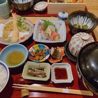 対馬のどぐろとイカ活き造り 博多 魚蔵 都ホテル店 - 
