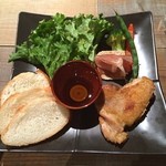 SUZU CAFE - お肉プレート？1250円。ドリンクサラダ付き