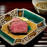 多仁本 - ■山形牛のイチボ　行者大蒜
      自家製のちり酢で、爽やかにいただけます。