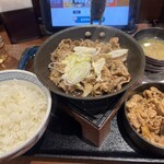 Yoshinoya - W定食（牛皿・鉄板牛カルビ定食）