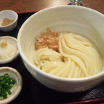 慈げん - 冷だし醤油うどん(小盛り450円)