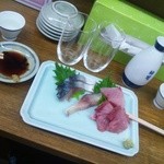 庶民 - 刺身と〆鯖(食べさしで失礼)