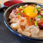 海鮮丼 カッテニシヤガレ - アップです。