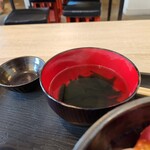 海鮮丼 カッテニシヤガレ - お吸い物です。