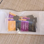 ショコラティエ パレ ド オール - レジ前にあったチョコ10枚入り　￥680