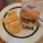 CRUZ BURGERS & CRAFT BEERS - 