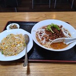 中国酒家 馨 - 担々麺と半チャーハン