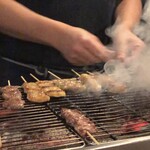 なお吉 - 焼き物している店員さん