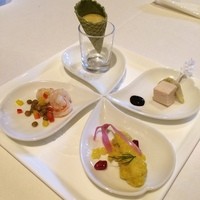 イタリアンダイニング ジリオン - 前菜は4種盛り幸せのクローバーのお皿で♡甘海老美味しいo(^▽^)o